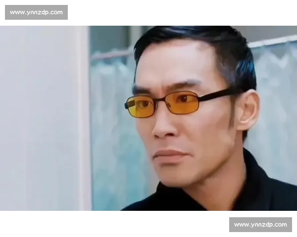 司徒浩南重出江湖！郑浩南香港街头再现经典造型，网友：青春回来了